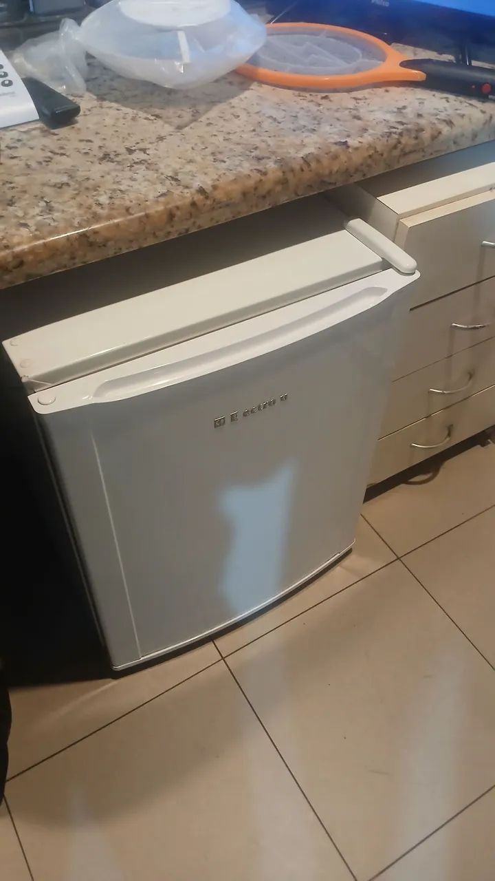 frigobar Electrolux 220 usado funcionando perfeitamente  - Foto 2