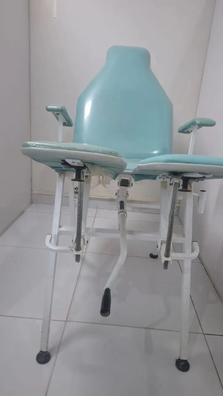 Vendo Cadeira de Podologia e maca!!