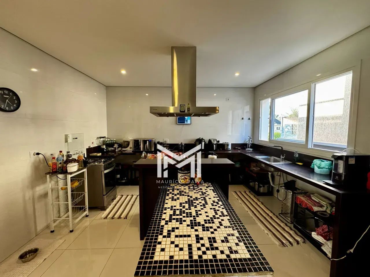 Linda casa! Alto padrão, 4 suítes, acabamento impecável - Foto 2
