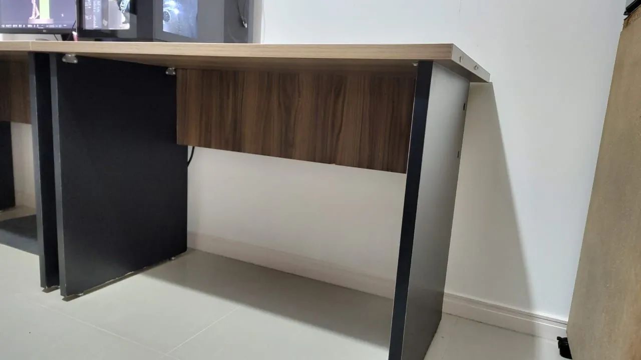 Vendo mesa de escritório com 60X74X1,10 - Foto 2