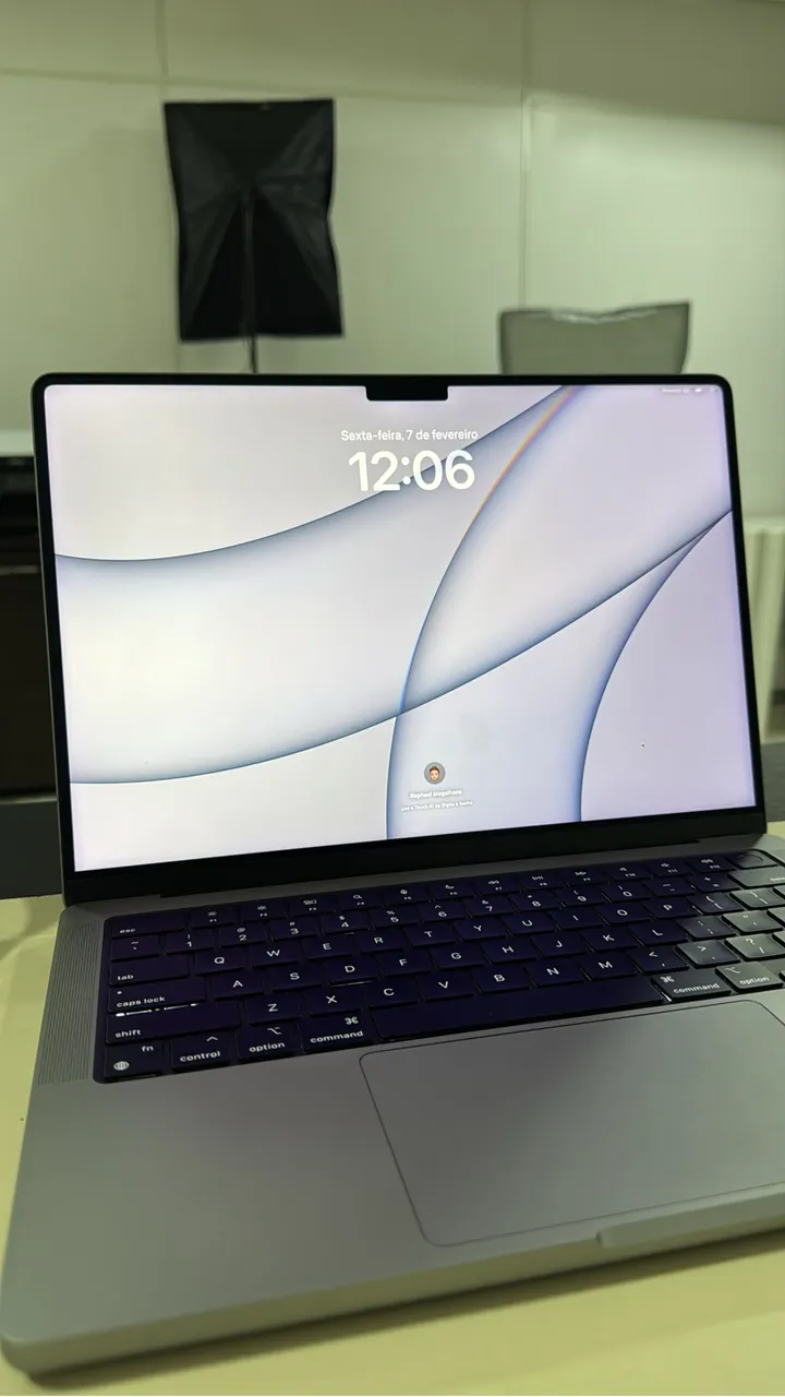 MacBook Air (M2 series) - 2022- GPU 8?core - 16 GB RAM - 256 GB