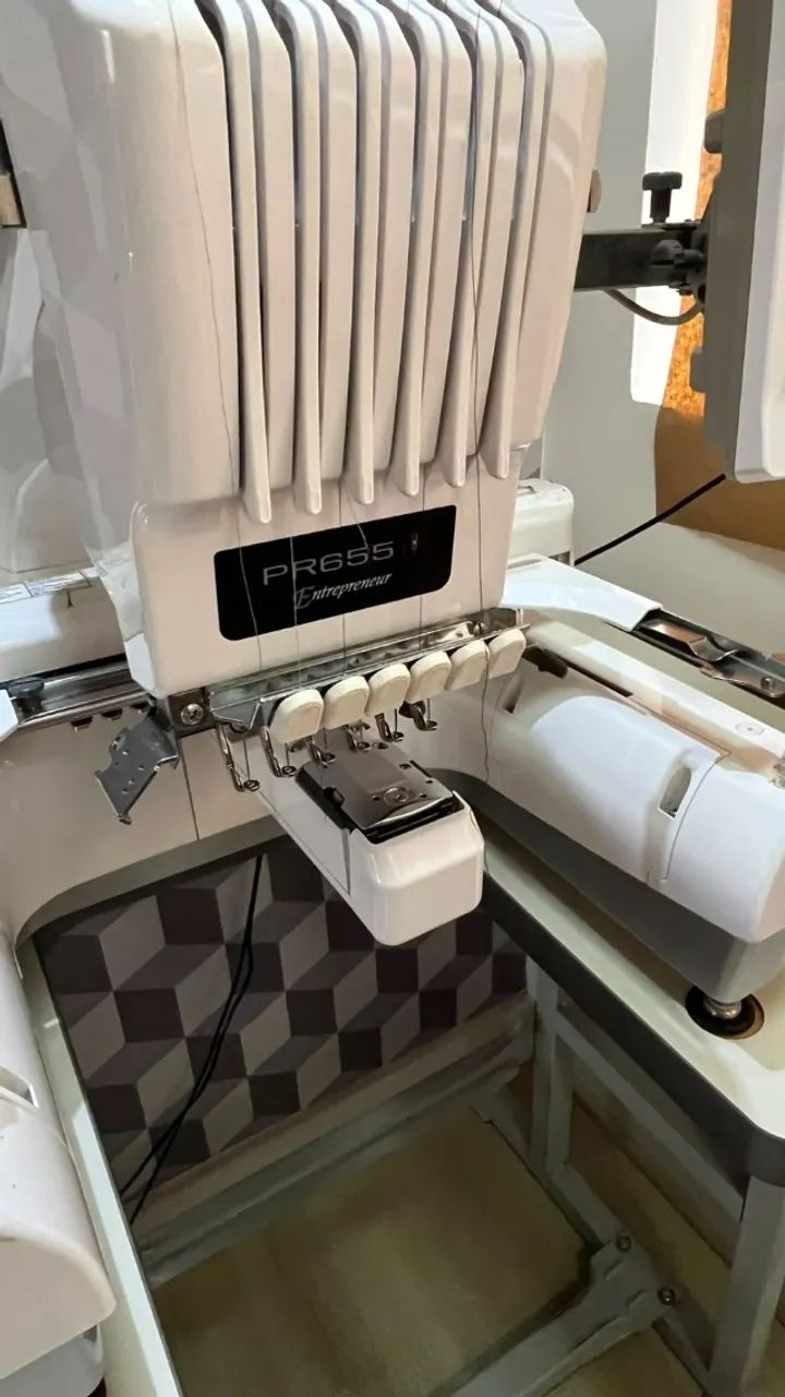 Máquina de Bordar Profissional Brother 6 agulhas PR650 - Foto 4