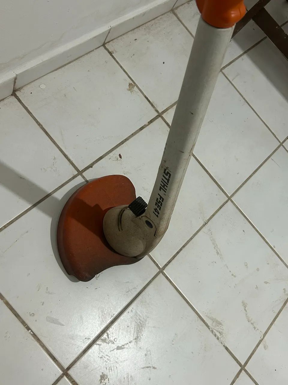 Roçadeira elétrica 