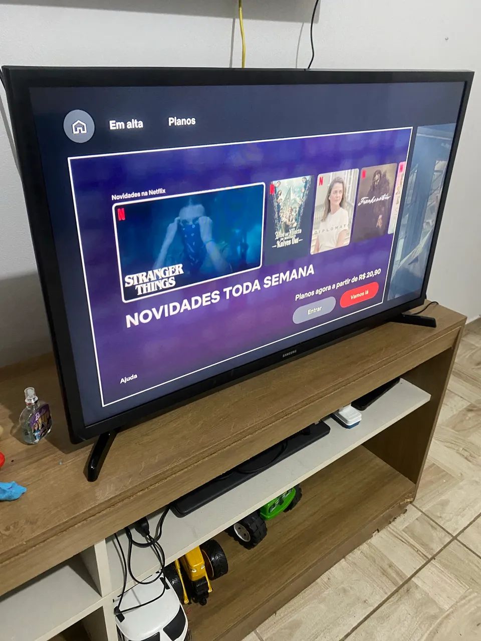 Televisão smart Samsung 32 bem nova 