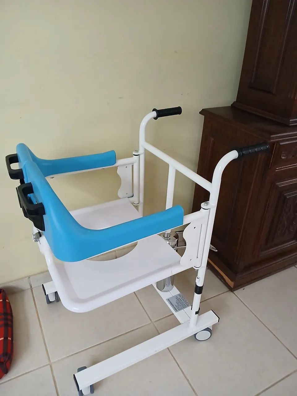 Cadeira de transferência (dois dias de uso)