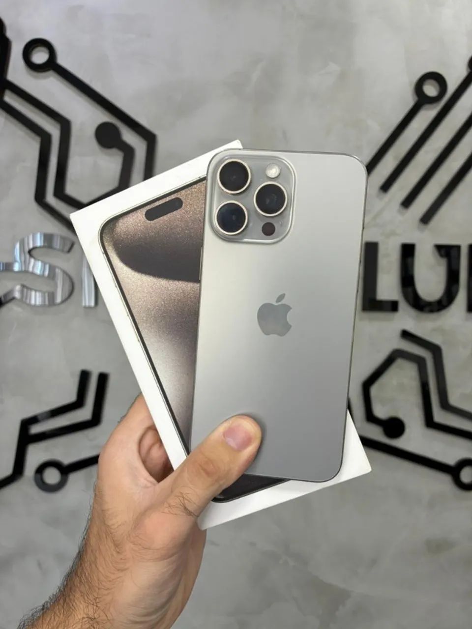 【美品】iPhone 15 Pro 256GB Apple iPhone 15 Pro 256GB - Titânio | Extra