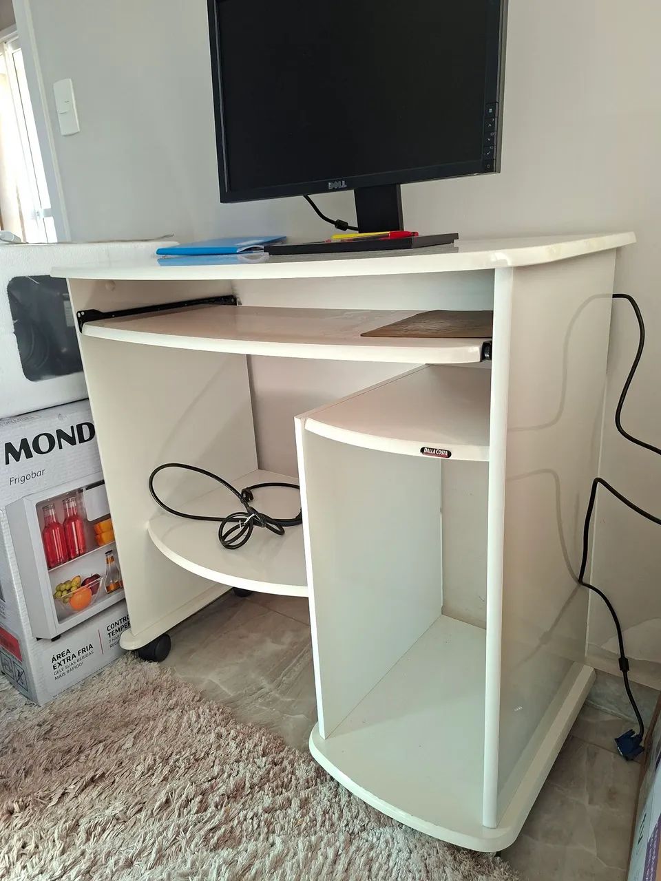 Mesa para computador/escritório branca com bandeja - Foto 2