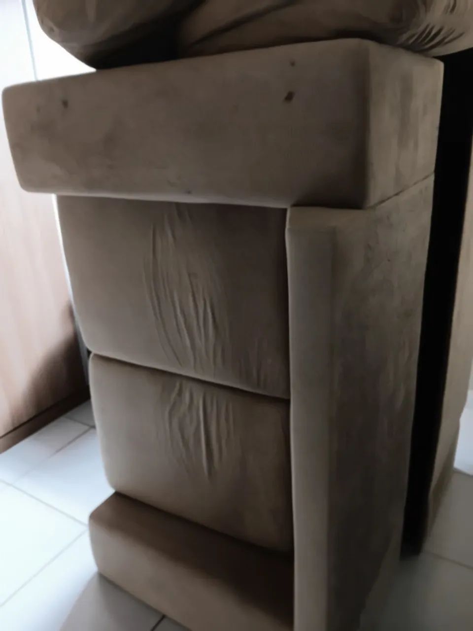Sofá três lugares