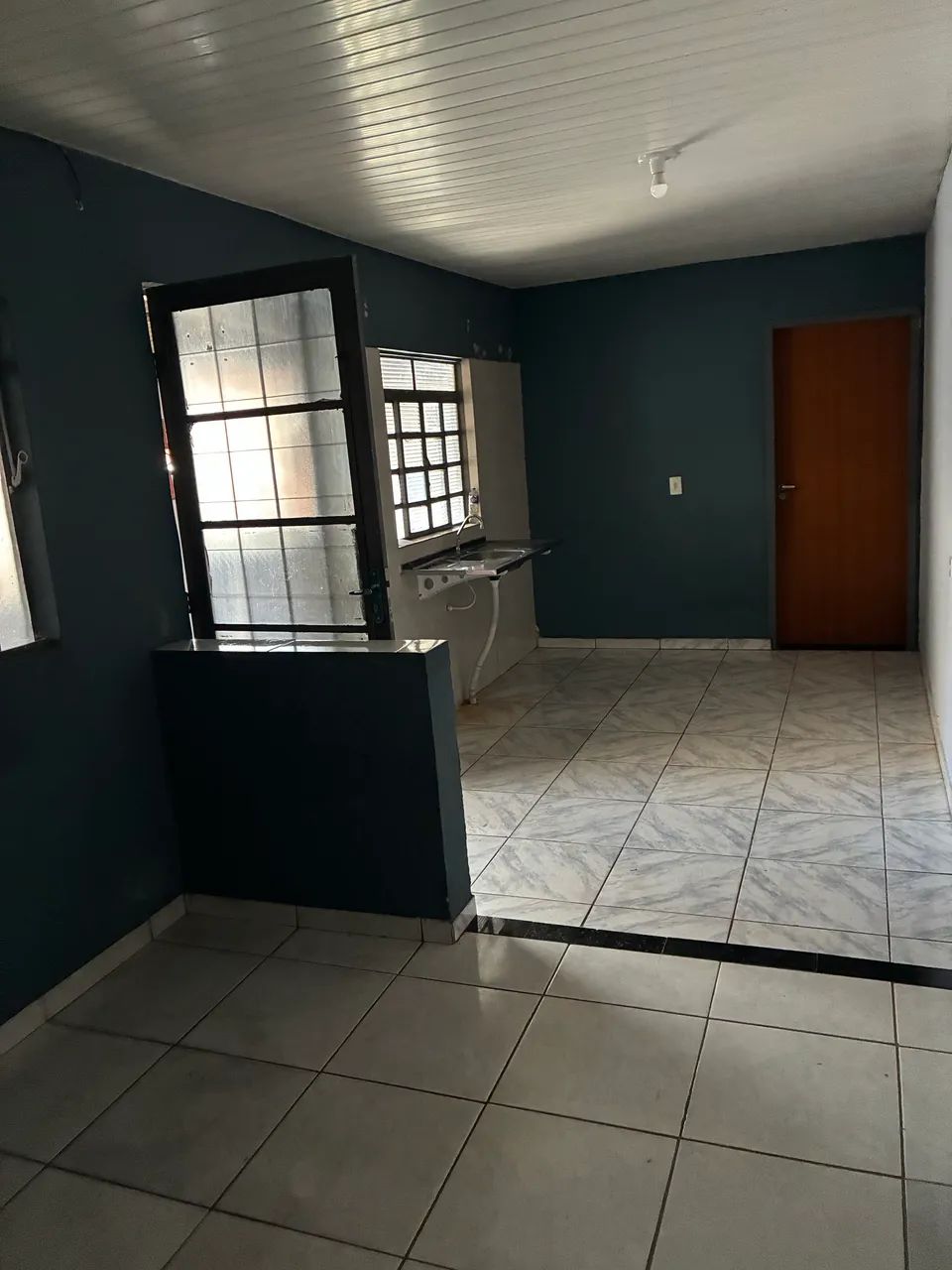 Alugo casa sarandi