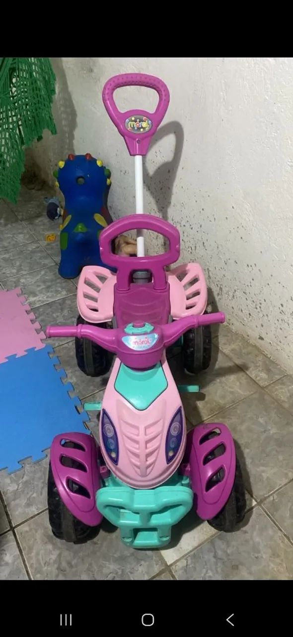 Motocicleta completa com todos acessórios.