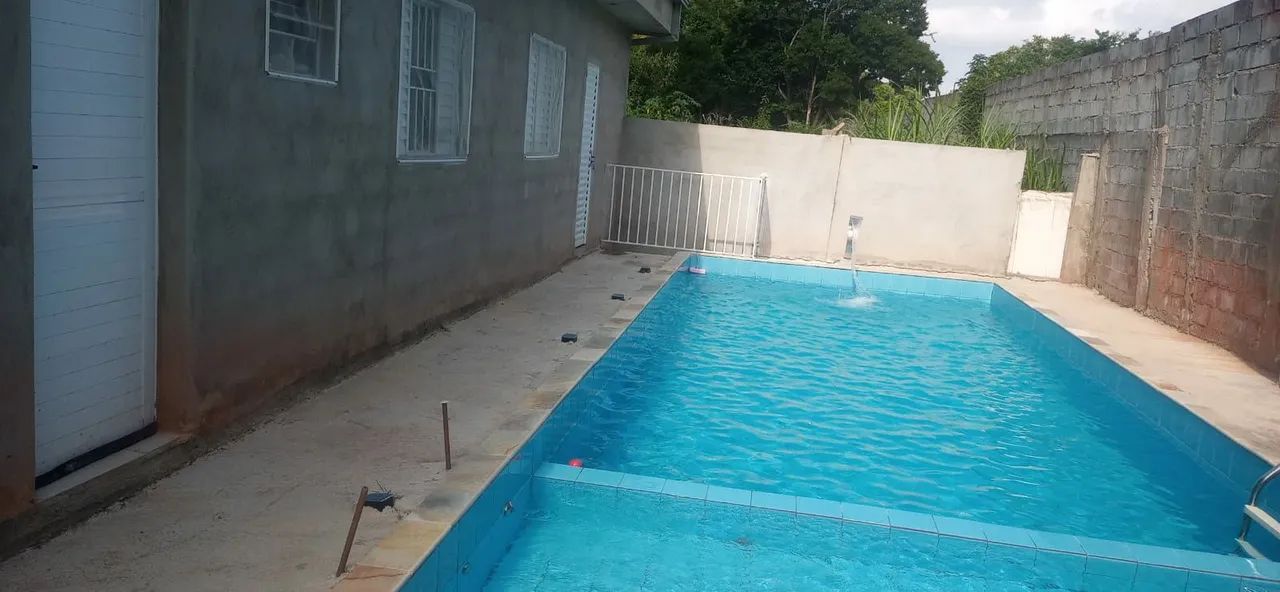 Vendo casa com piscina e ampla garagem - Foto 2