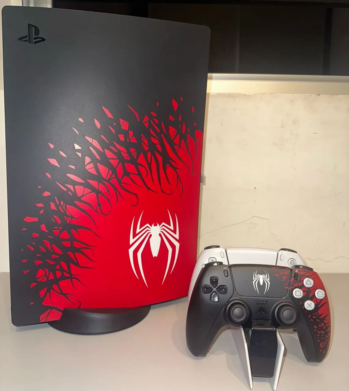 PS5 Edição Limitada Spider-Man 2 com Leitor + 2 Controles e Base de Carregamento