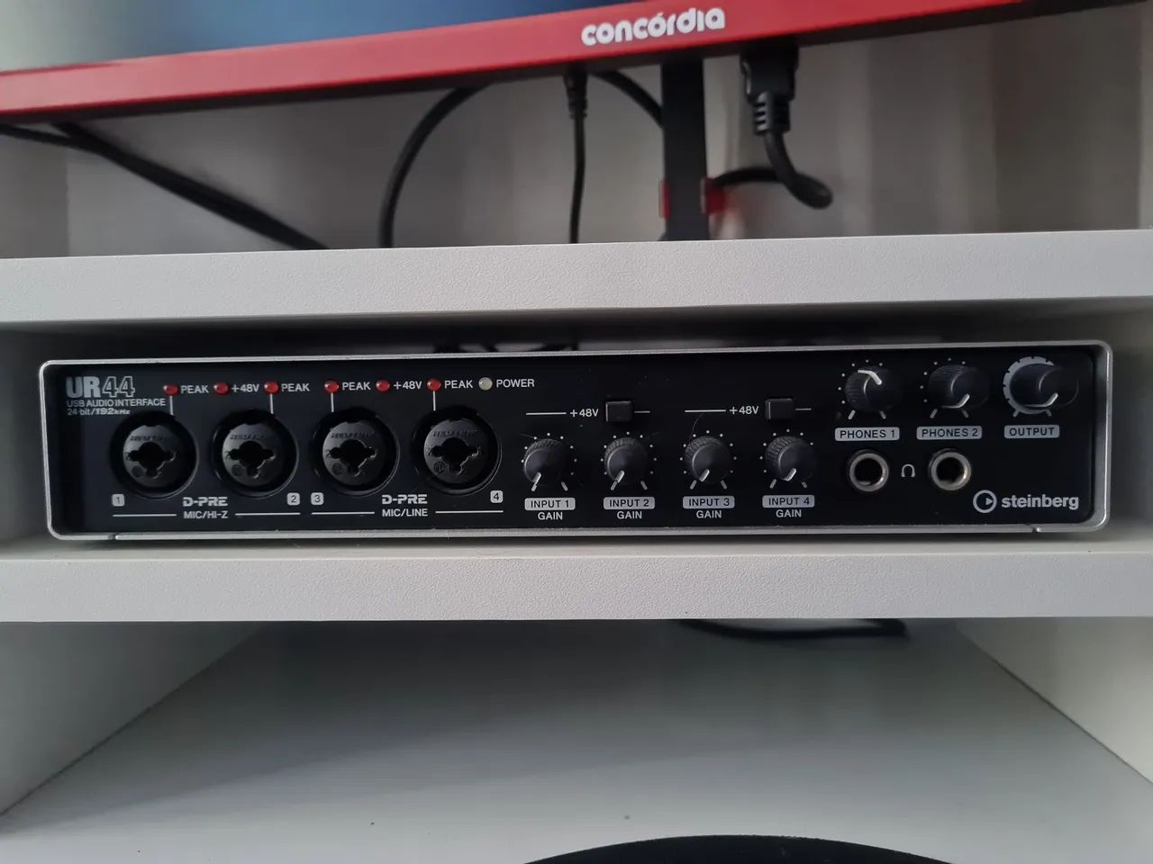 Interface de áudio Steinberg UR44