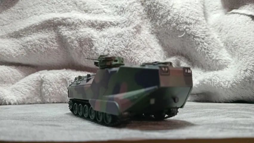 BLINDADO DE COMBATE E TRANSPORTE ANFÍBIO - EM METAL- ESC. 1/72 - Foto 3