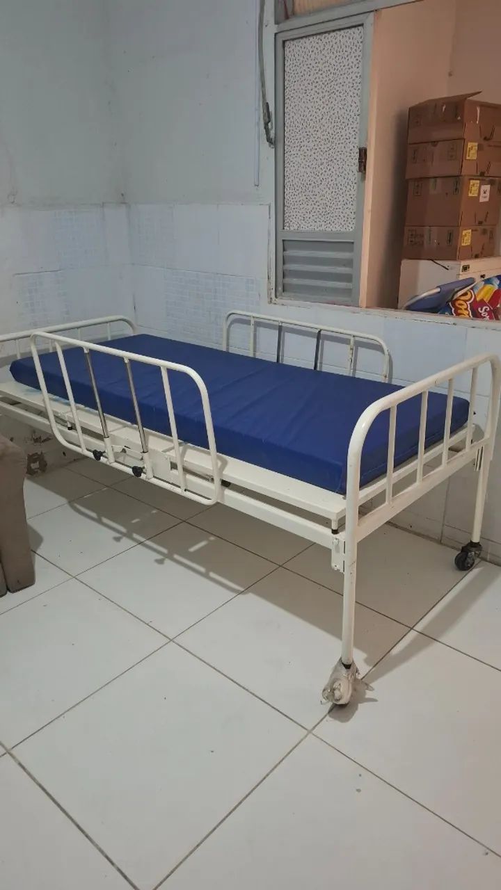 Cama Hospitalar com grades + Colchão Impermeável Seminovo 