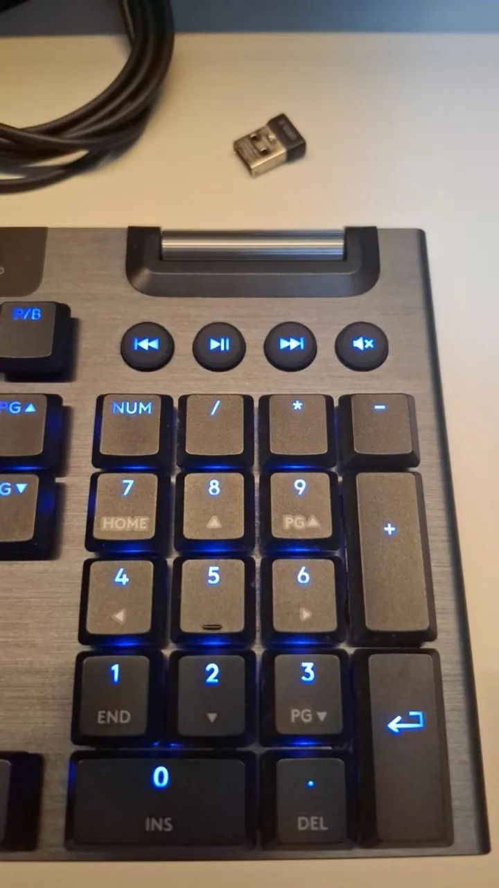 Teclado Logitech G915 X Lightspeed - Defeito teclas duplas - Foto 4