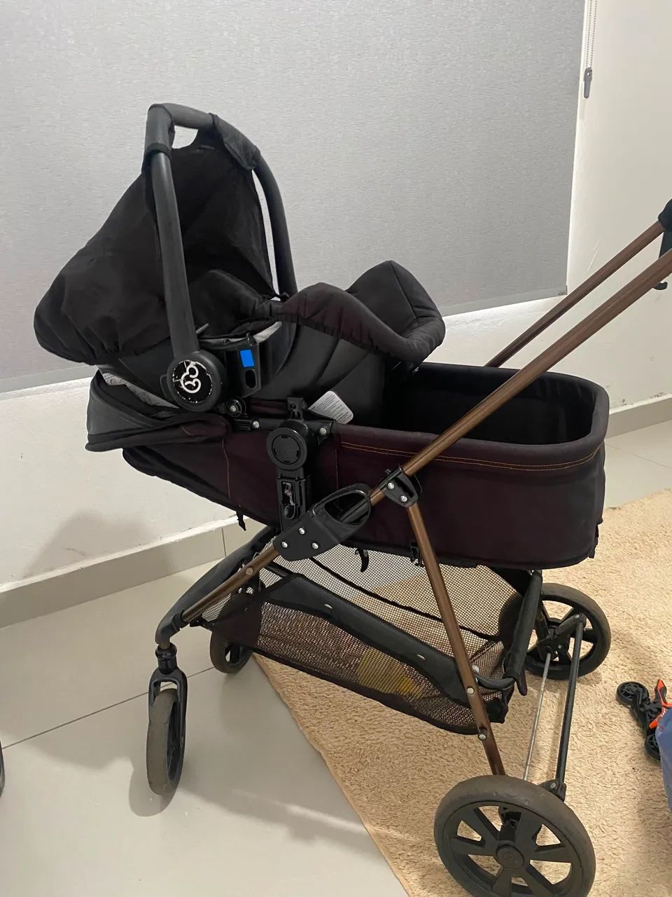 Carrinho de bebê e bebê conforto  - Foto 4