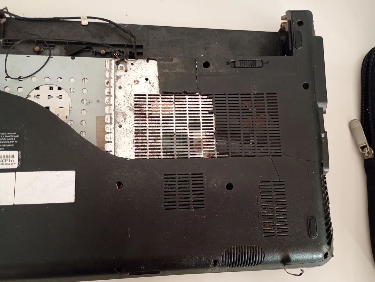 Vendo dois notebooks sim+,funcionam ,porém para retirada de peças.