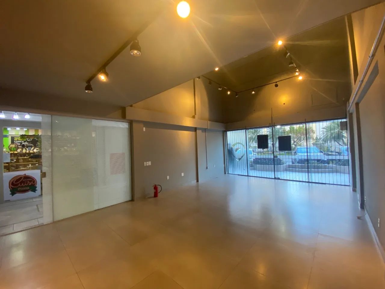 Ótima Loja Com 99m² De Área Privativa No Bairro Trindade! - Foto 3