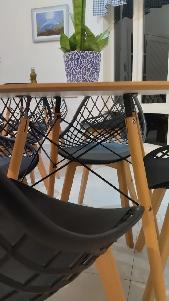 Conjunto de mesa redonda +  4 cadeiras Eames - Foto 2