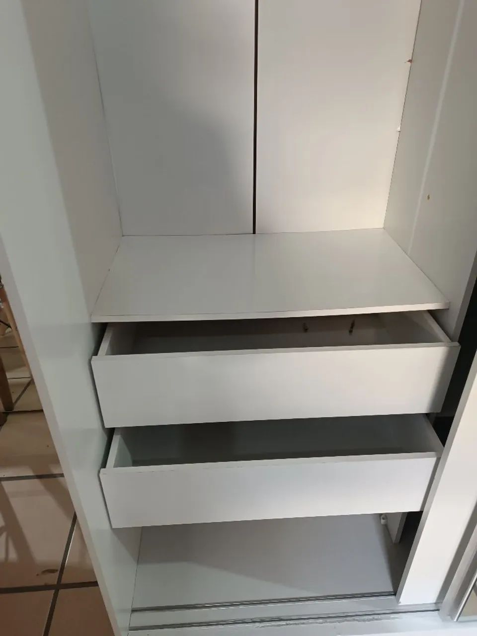 Roupeiro de Solteiro com Portas de Corre e Espelho  - Foto 4