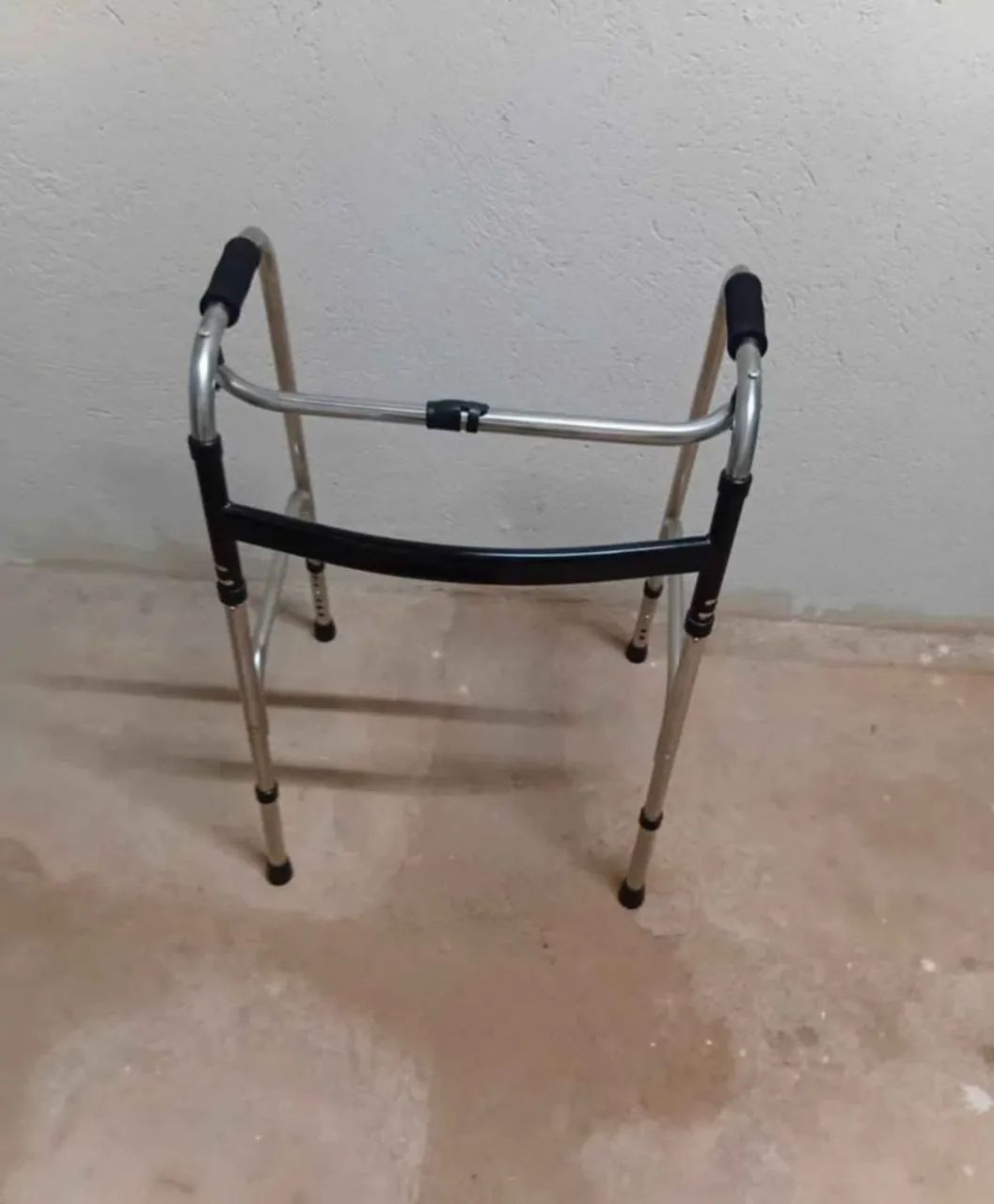 Andador Ortopédico de Alumínio, auxiliar leve e resistente. - Foto 2