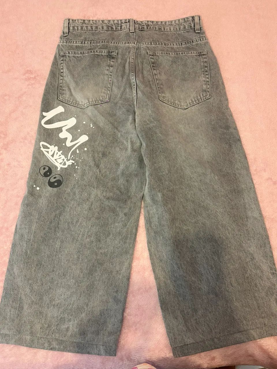 Calça Super Baggy Em Jeans Com Estampa Grafite Cinza - Foto 3