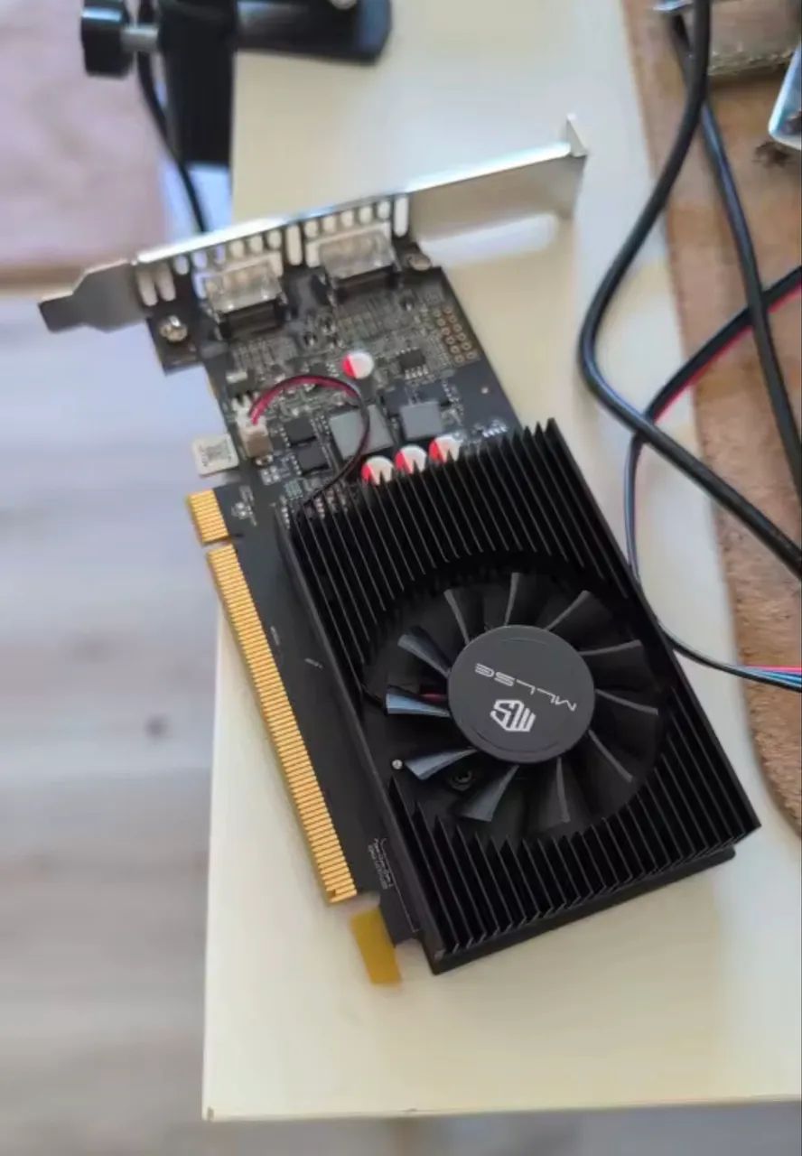 PLACA DE VIDEO  AMD 4GB R 7 350