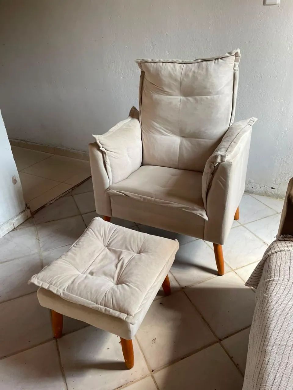 Vendo poltrona com banqueta
