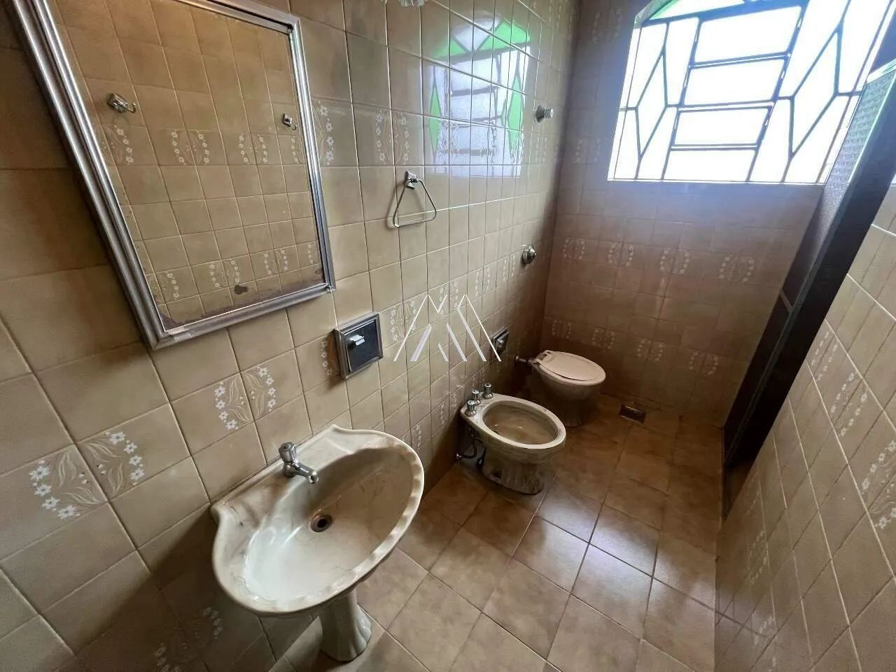 Vendo casa em Itaúna na região central! - Foto 5