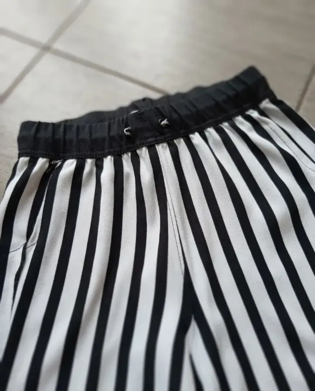 Calça Elegante Feminina Listrada Pretinho Branquinho Básicos - Foto 2