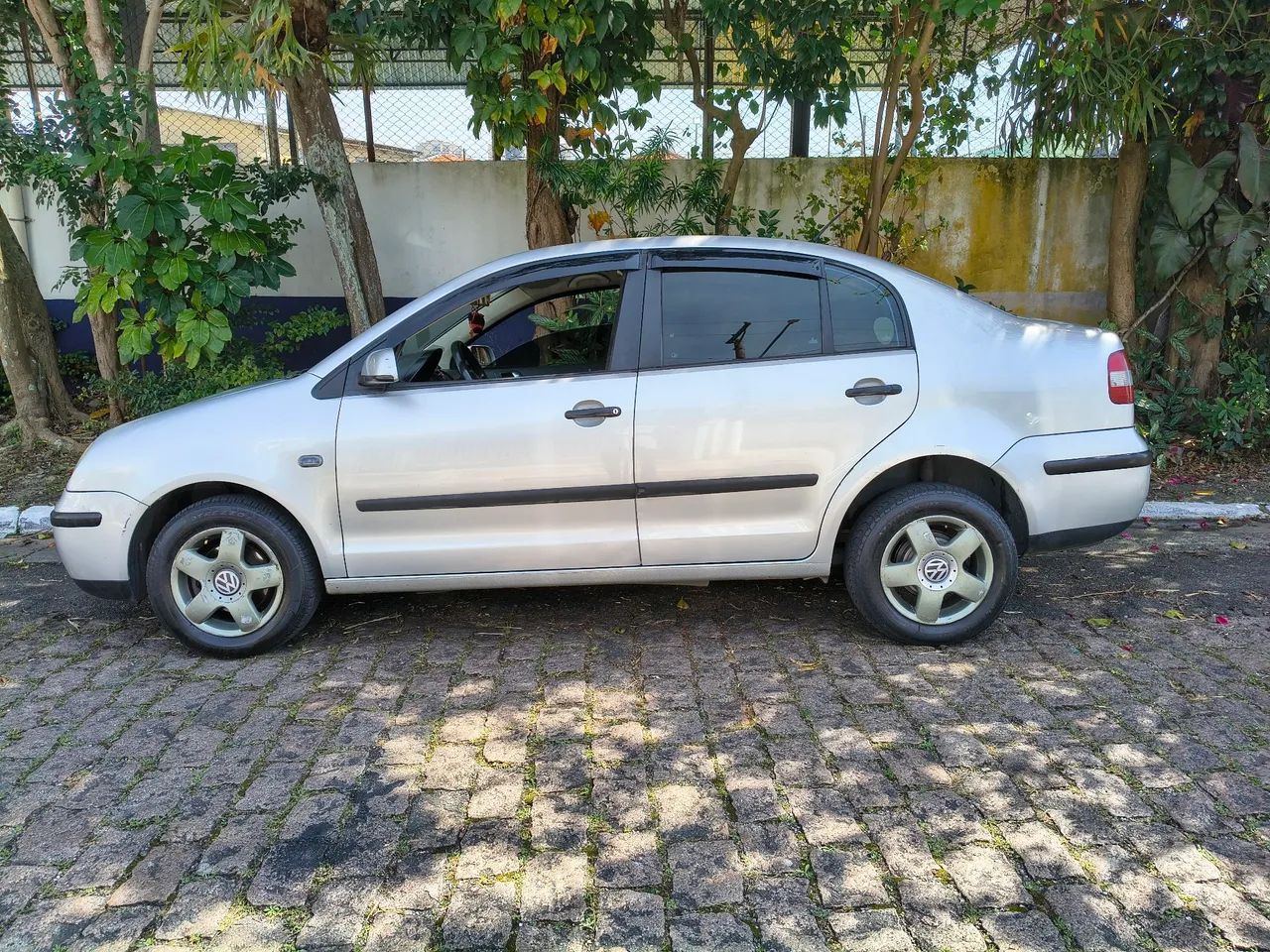 Volkswagen Polo Sedan 1.6 MI 101cv 8V 4P 2003
