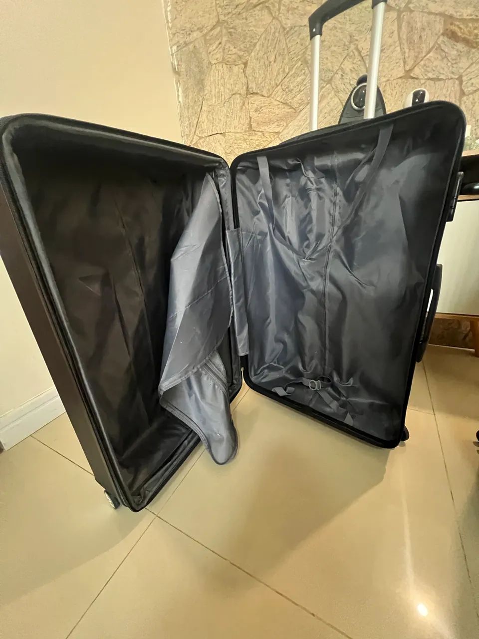 Mala de viagem preta grande (23kg) - Foto 5
