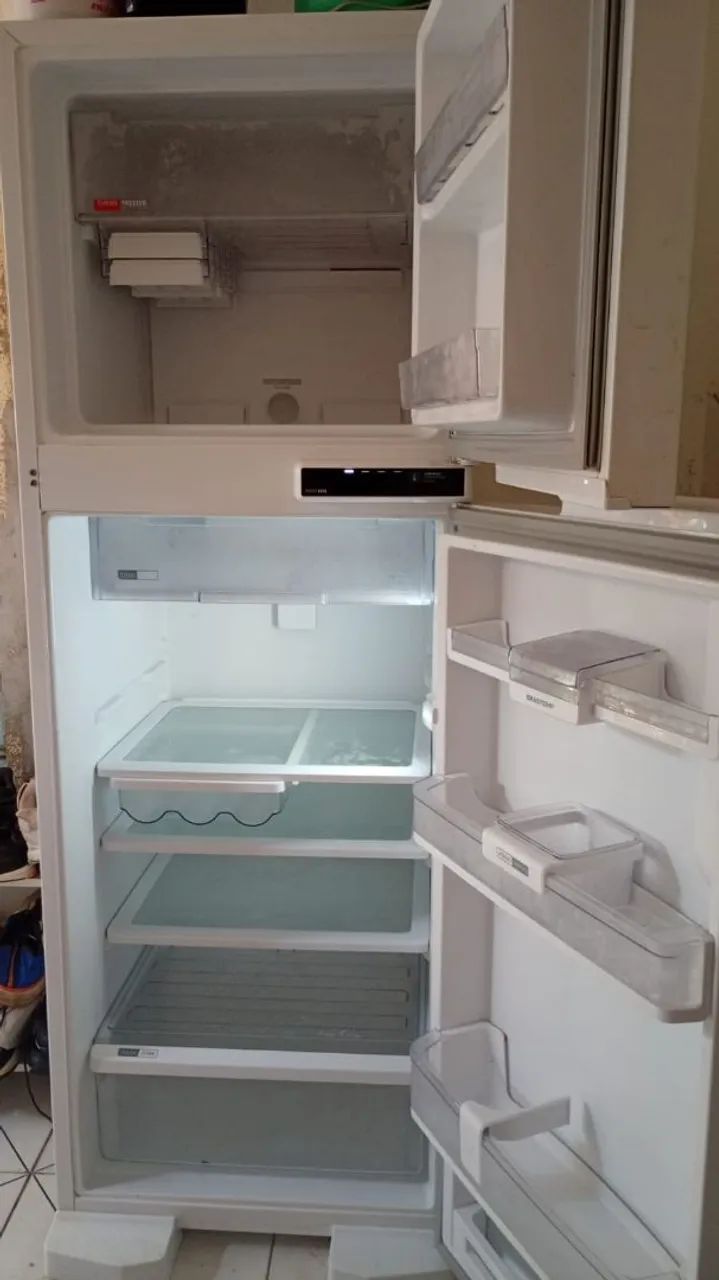 Vendo geladeira duplex 375 litros. - Foto 3