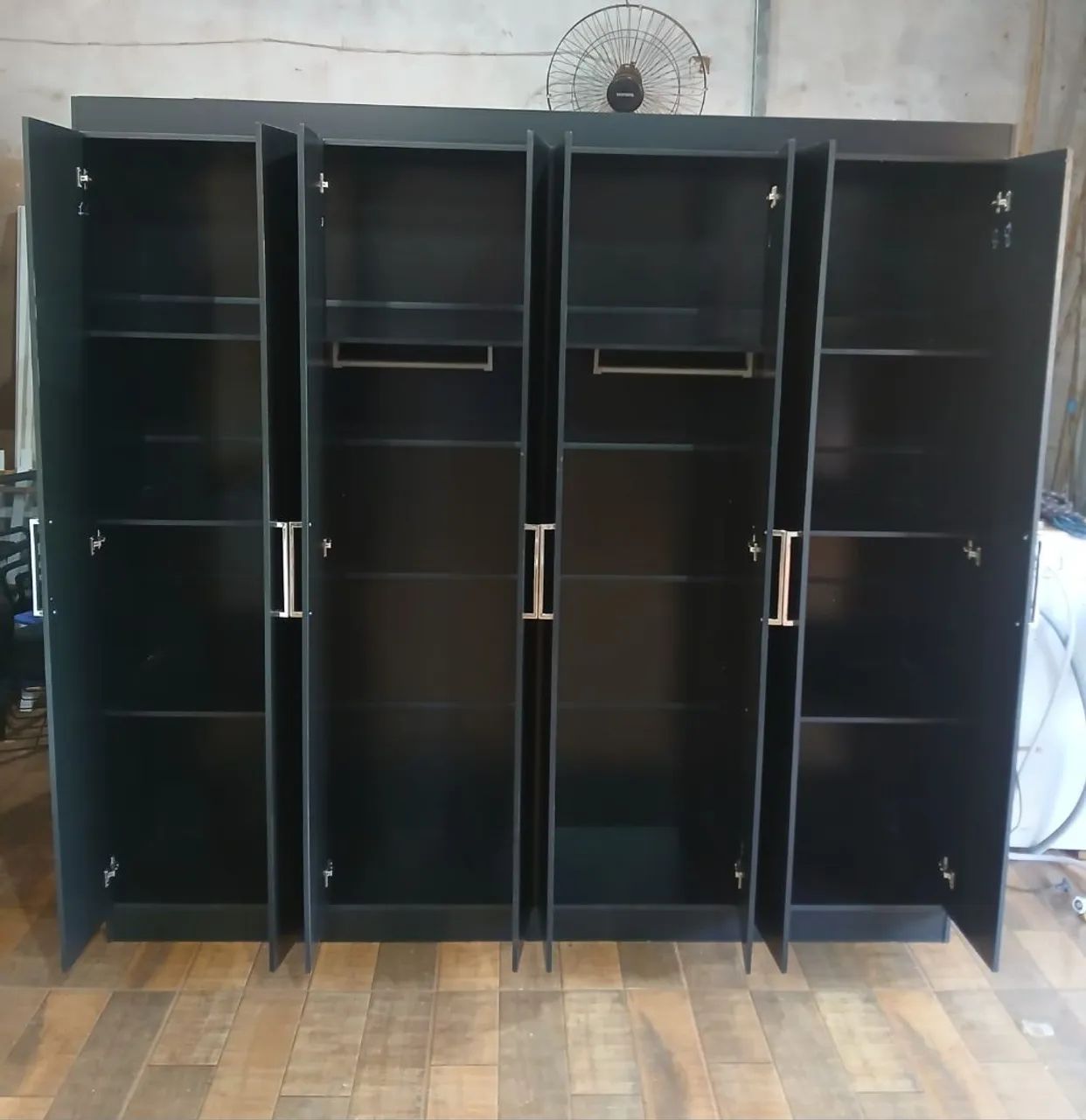 VENDO ESSE GUARDA ROUPA  - Foto 2