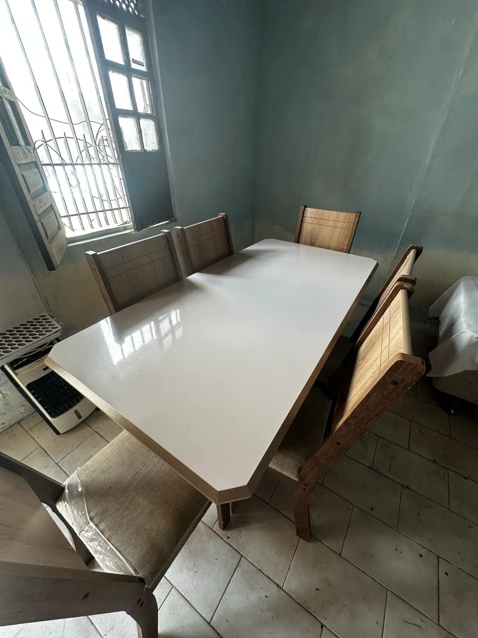 VENDO MESA COM CADEIRAS  - Foto 2