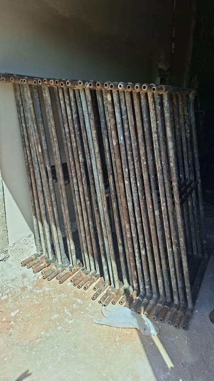 Escoras, andaimes e betoneiras  - Foto 4