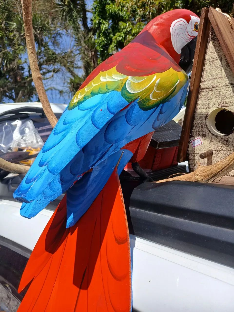 Arara de madeira 