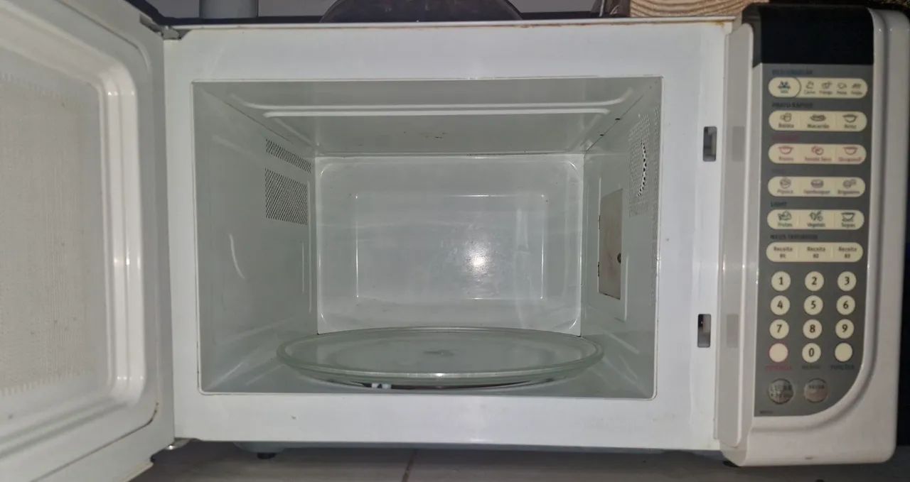 Microondas queimado p/ retirada de peças 