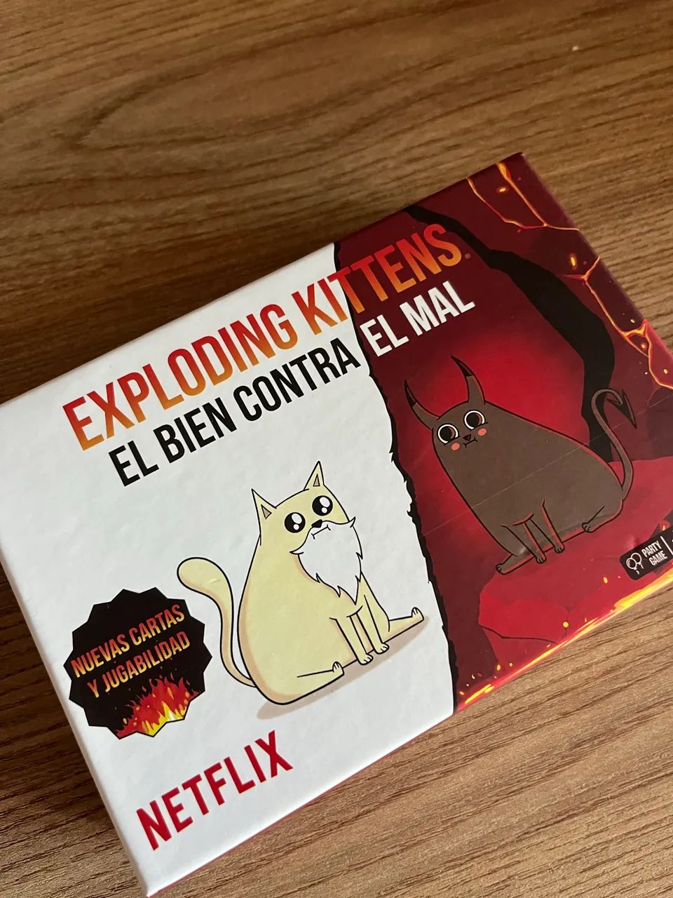 Exploding Kittens - Bem vs Mal