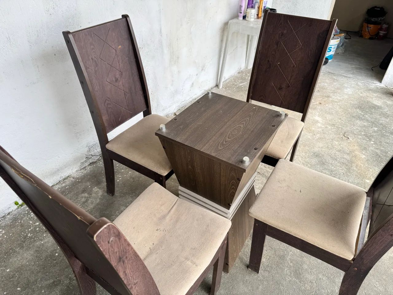 Vendo mesa com cadeiras  - Foto 4