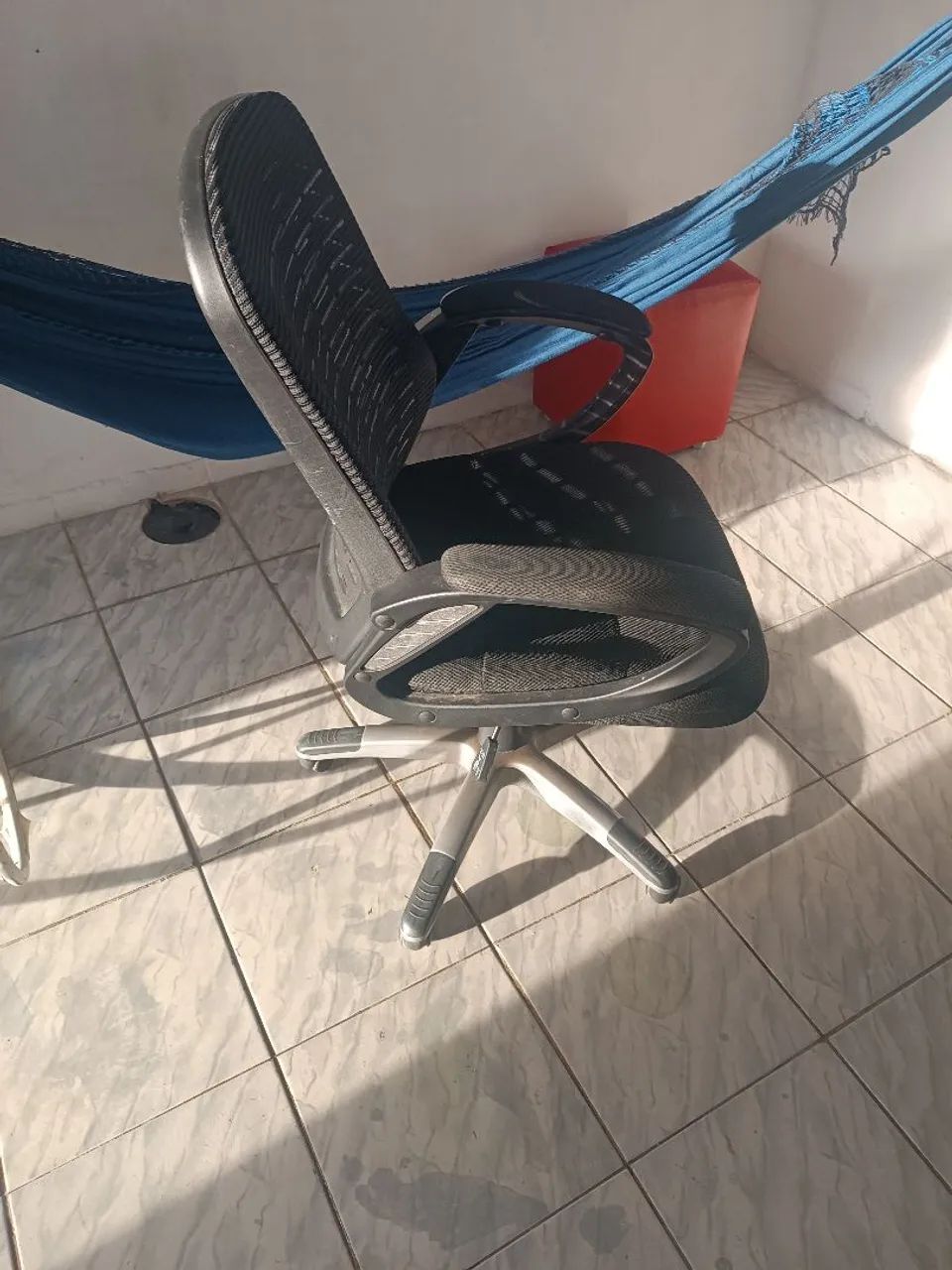 Cadeira giratória de escritório  - Foto 5