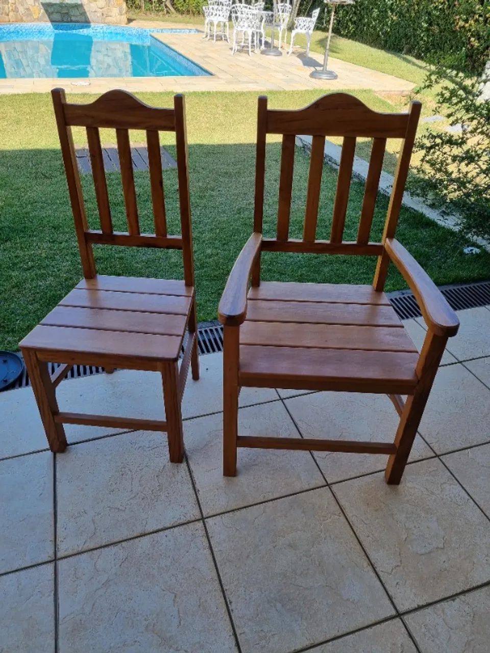 CONJUNTO DE CADEIRAS E POLTRONAS EM MADEIRA MACIÇA - Foto 2