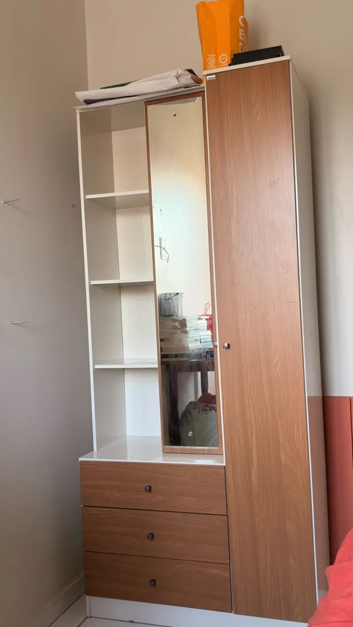 Guarda roupa e Escrivaninha