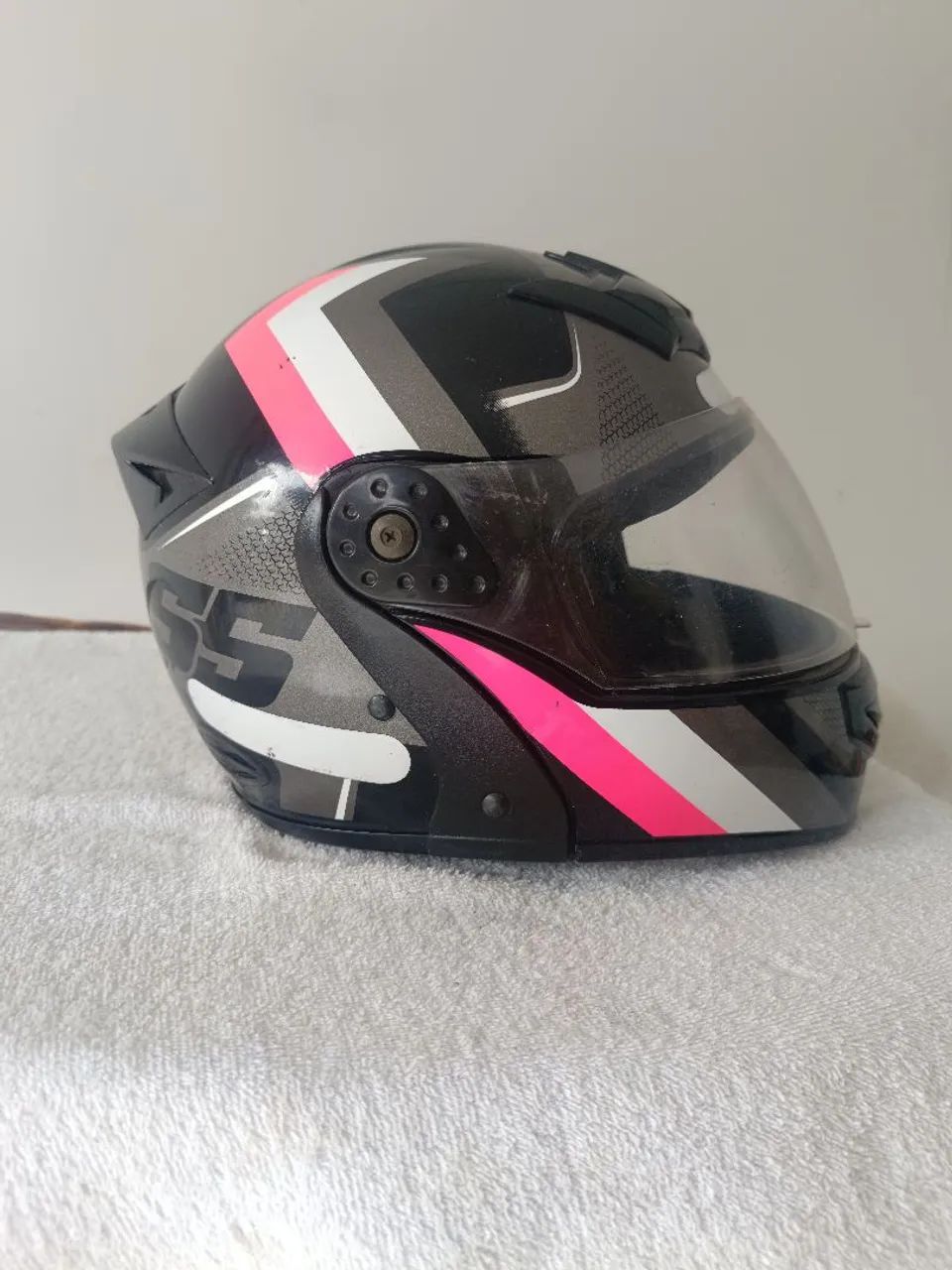 Capacete feminino articulado Robocop  - Foto 5