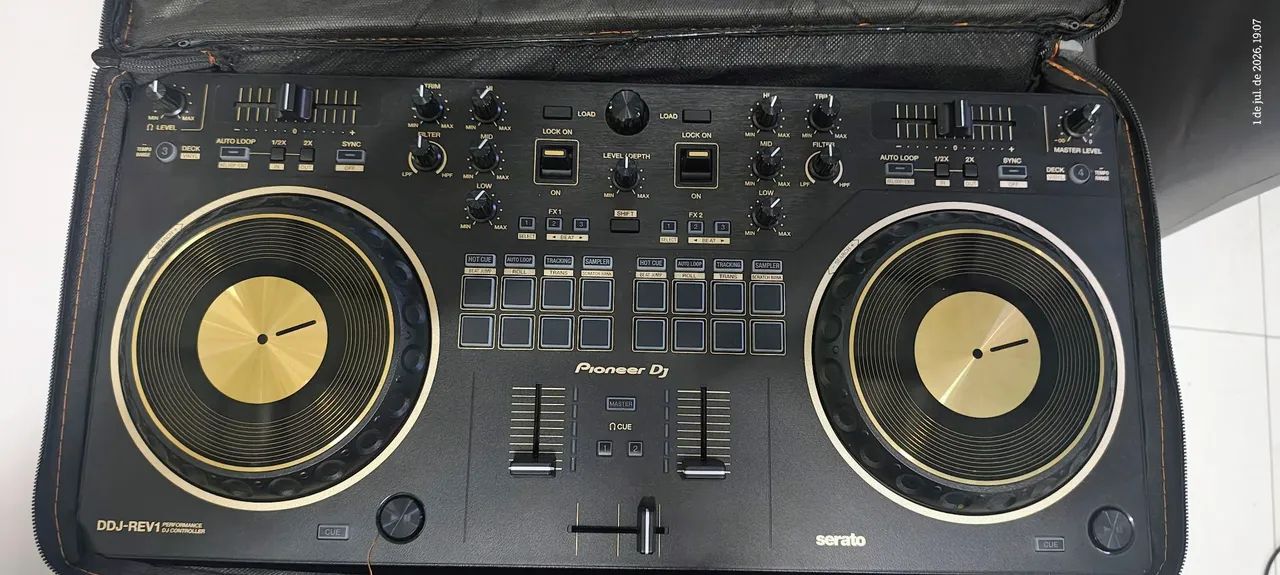 Vendo controladora Pioneer DDJ-REV1 DOURADA  - Foto 3
