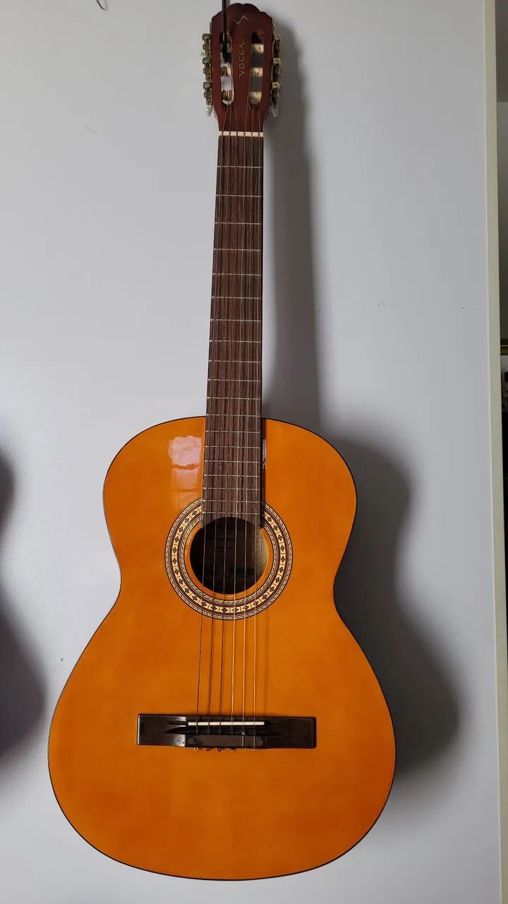 Violão da marca Vogga acústico nylon.
