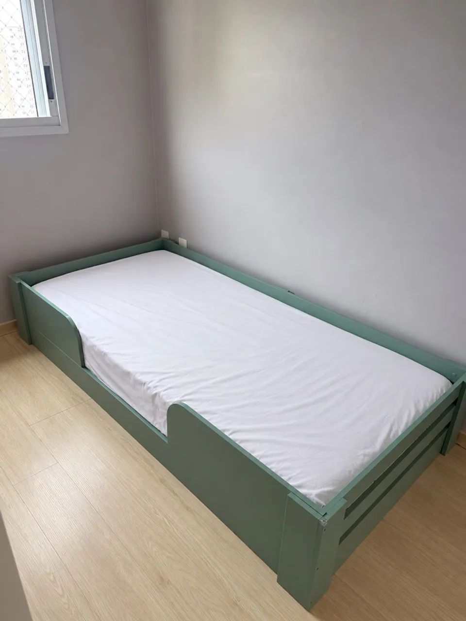 Cama montessoriana verde 