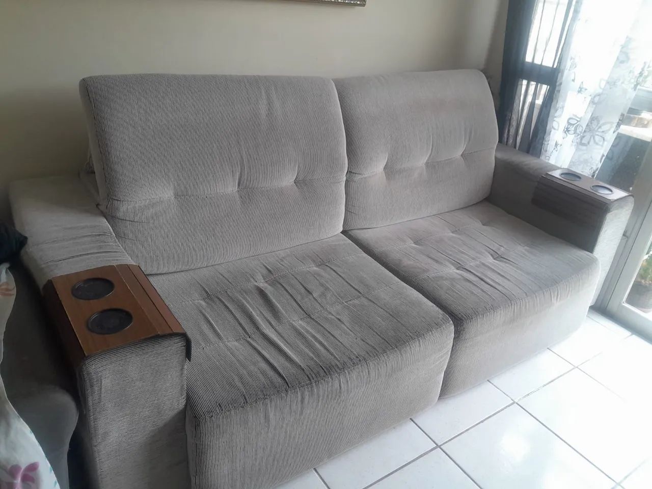 Sofá de três lugares retrátil e reclinável semi novo  - Foto 2