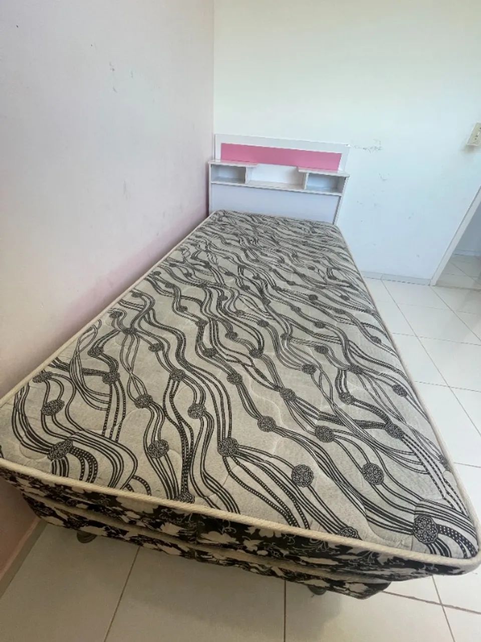 Cama de solteiro higienizada com cabeceira m MDF - Foto 3